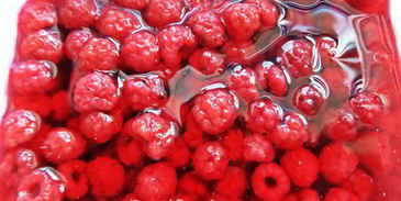 коктейль-десерт на основе молока и фруктов