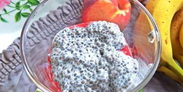 коктейль-десерт на основе молока и фруктов