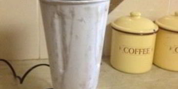 коктейль молочный с мороженым и бананом