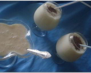 Молочный коктейль и йогурт с манго