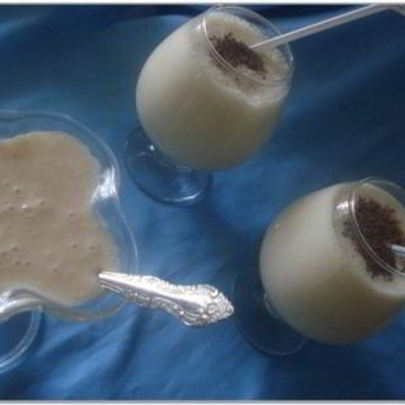 Молочный коктейль и йогурт с манго