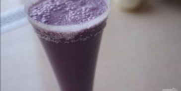 молочный коктейль из черники и шелковицы