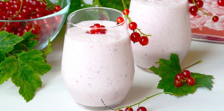 Рецепт молочного коктейля из красной смородины с бананом