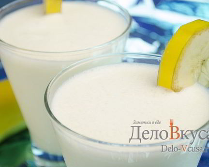 Молочный коктейль с бананом и мороженым