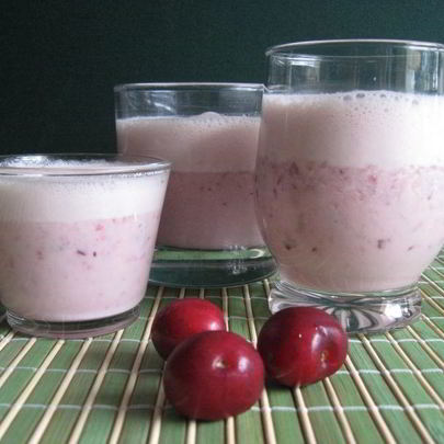 Молочный коктейль с черешней