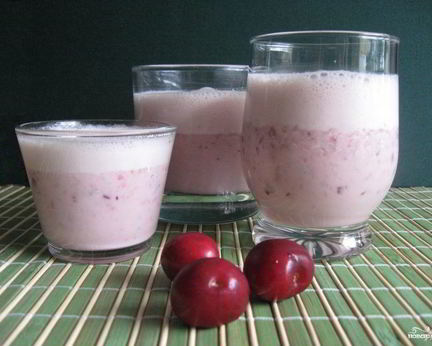 Молочный коктейль с черешней
