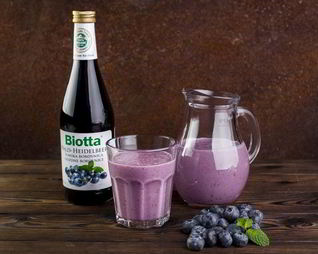 Молочный коктейль с черничным нектаром