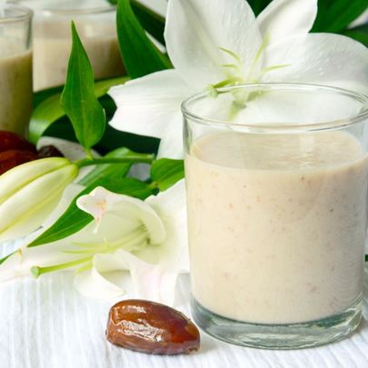 Молочный коктейль с финиками