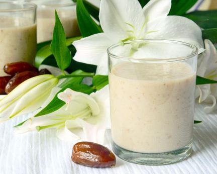 Молочный коктейль с финиками