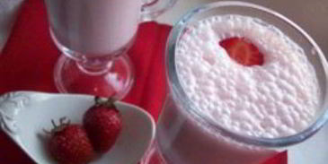 молочный коктейль с клубникой