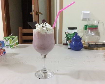 Молочный коктейль с малиной