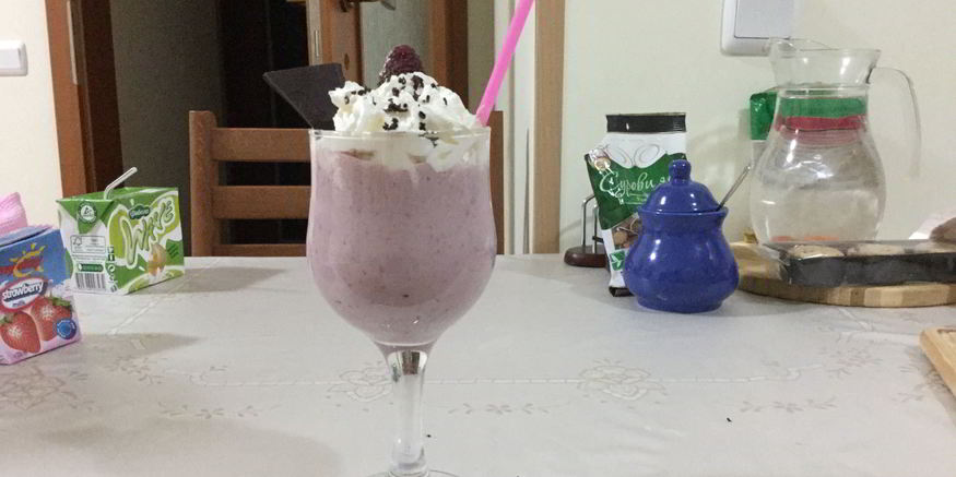 Рецепт молочного коктейля с малиной