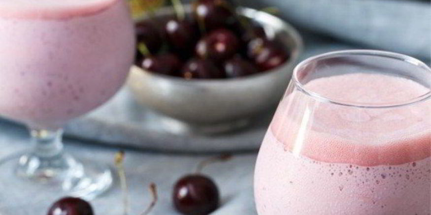 Рецепт молочного коктейля с мороженым и вишней