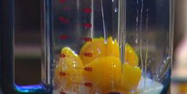 молочный коктейль с персиками и апельсинами