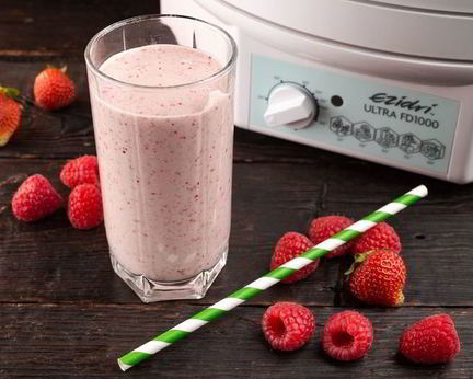 Молочный коктейль с сушеными ягодами