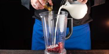 молочный коктейль с сушеными ягодами