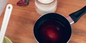 молочный коктейль с ягодным сиропом