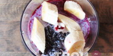 молочный коктейль в блендере