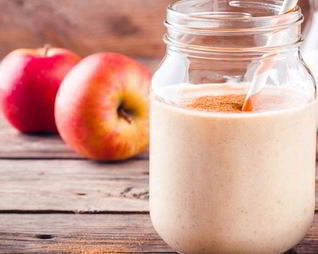 Освежающий молочный коктейль с яблоком
