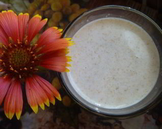 Овсяно-молочный коктейль со сливовым вареньем