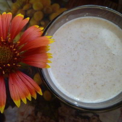 Овсяно-молочный коктейль со сливовым вареньем