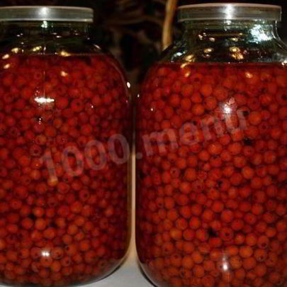 Черноплодная наливка из рябины