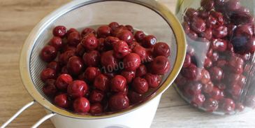 вишневая наливка на водке