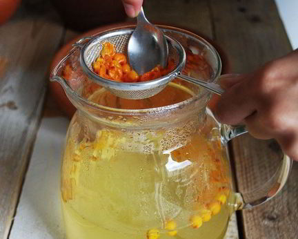 Напиток из облепихи и имбиря