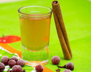 Домашняя пряная клюквенная настойка