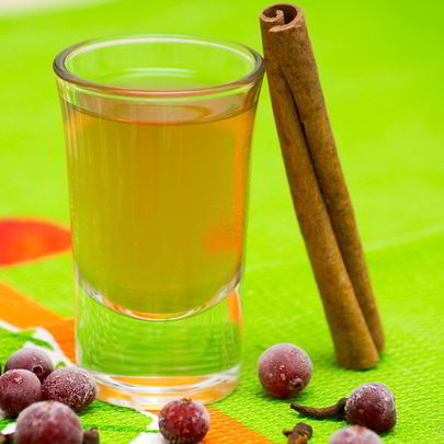 Домашняя пряная клюквенная настойка