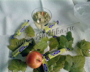 Настойка на листьях смородины Осенний поцелуй