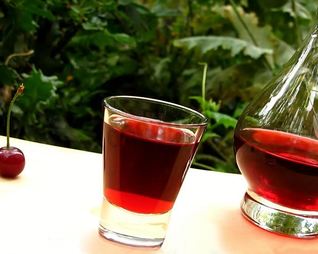 Вишневая настойка из вишни
