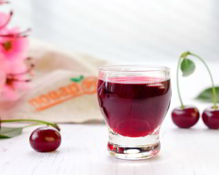 Вишневая настойка с корицей и гвоздикой