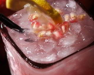 Пунш из шампанского с гранатами