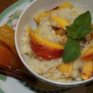 Рецепт Рисовых хлопьев с персиками, сухофруктами и кленовым сиропом