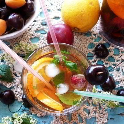 Безалкогольная сангрия на зеленом чае