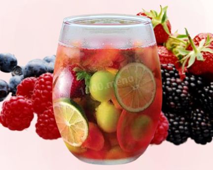 Коктейль игристая Сангрия с ликером Куантро