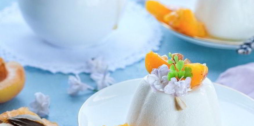 Рецепт сливочной панны котта с абрикосами в легком сиропе с миндалем