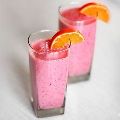 Фруктовый смузи в блендере