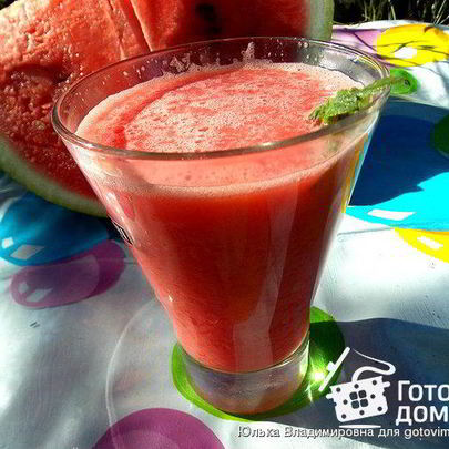 Смузи из арбуза, йогурта и мяты