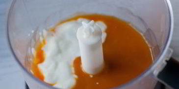 смузи из клубники, манго и апельсина