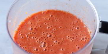 смузи из клубники, манго и апельсина