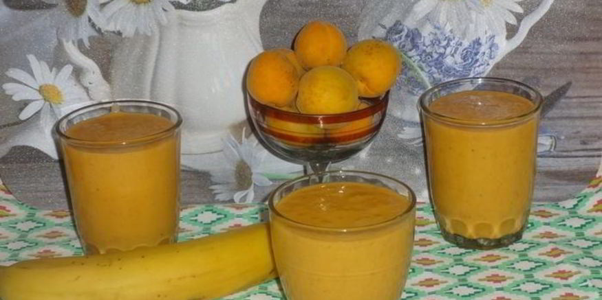 Рецепт смузей с абрикосами, бананом и мацони