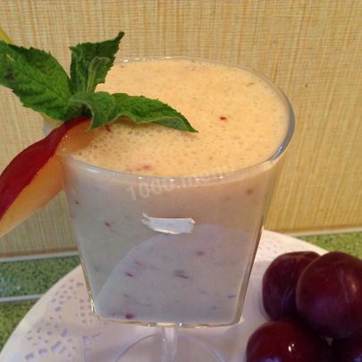 Смузи со сливами и бананом Сладкая парочка