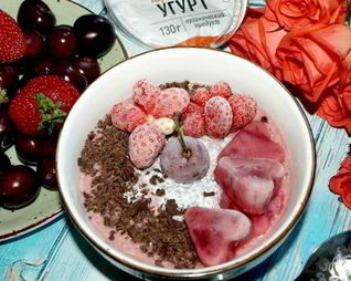 Вишневый смузи-боул с чиа