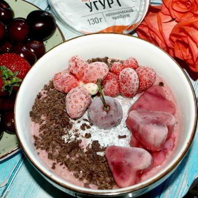 Вишневый смузи-боул с чиа