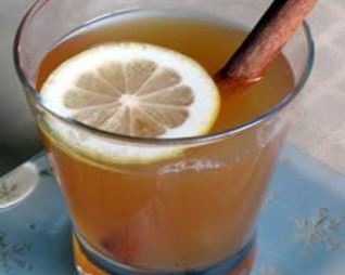 Горячий яблочный сок со специями