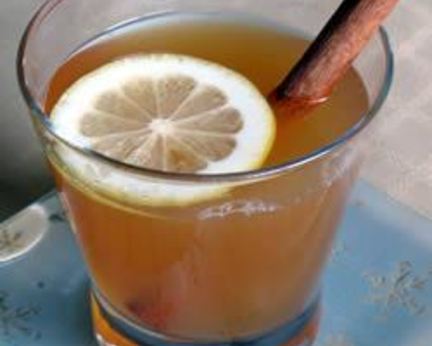 Горячий яблочный сок со специями