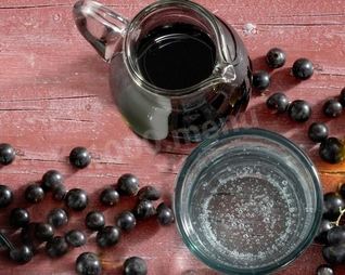 Сок из черноплодной рябины