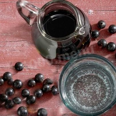 Сок из черноплодной рябины